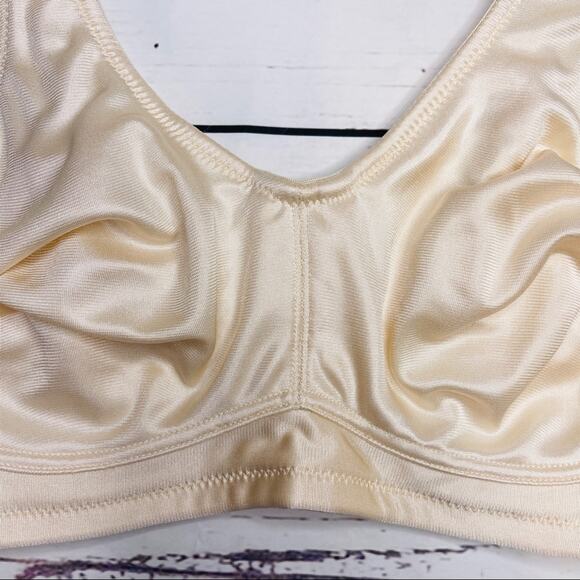 Breezies cream ivory bra 38D - Picture 7 of 13